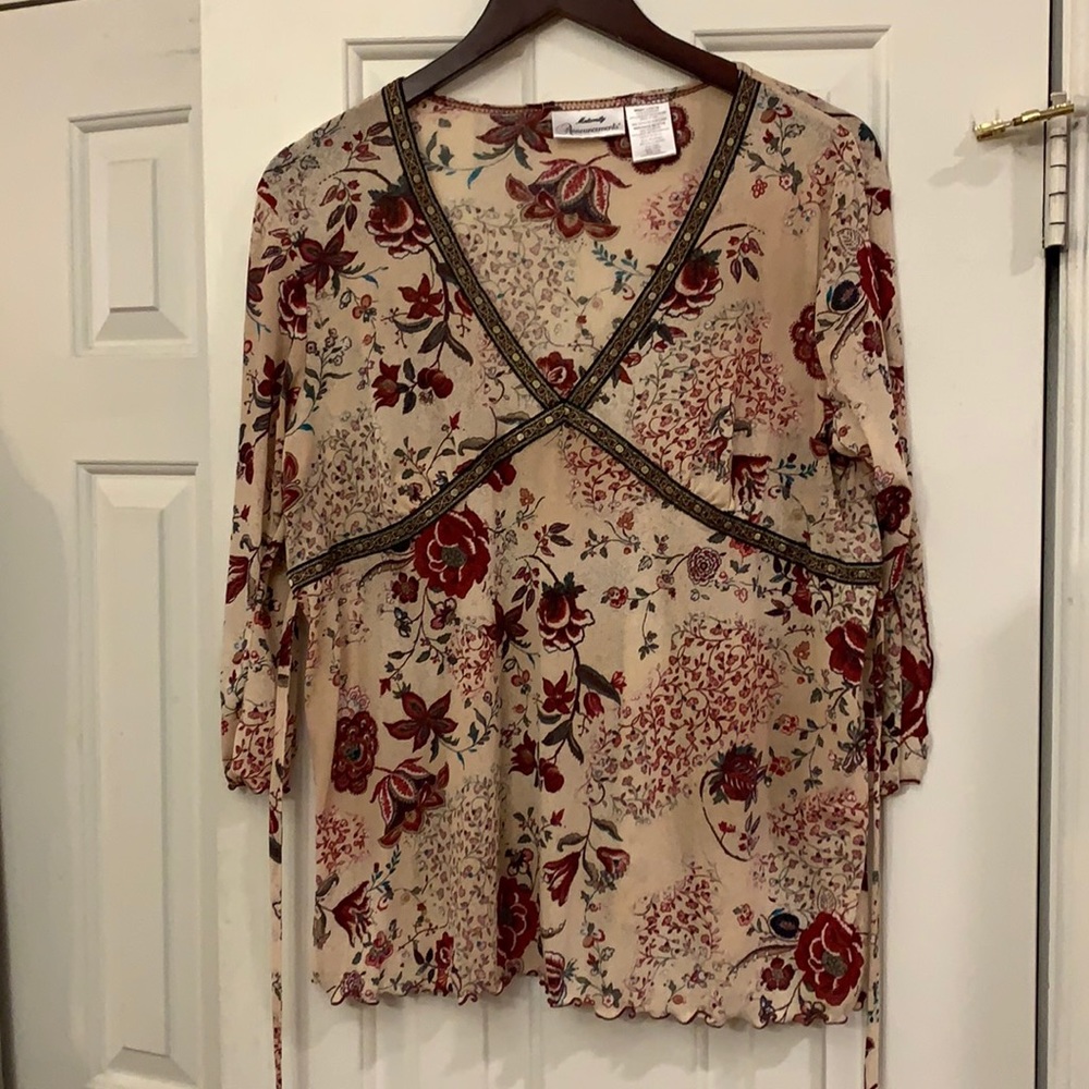 😍 2/$29 Maternity Announcements L top semi sheer